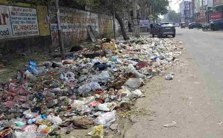 Piles of garbage in the city, cleaning workers sitting outside the Municipal Corporation office