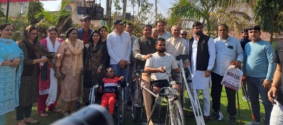 525 people were given artificial limbs in the camp