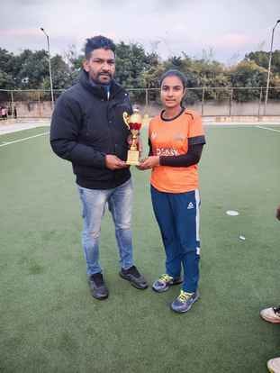 Jyoti becomes the facilitator of Bhavna's hockey game
