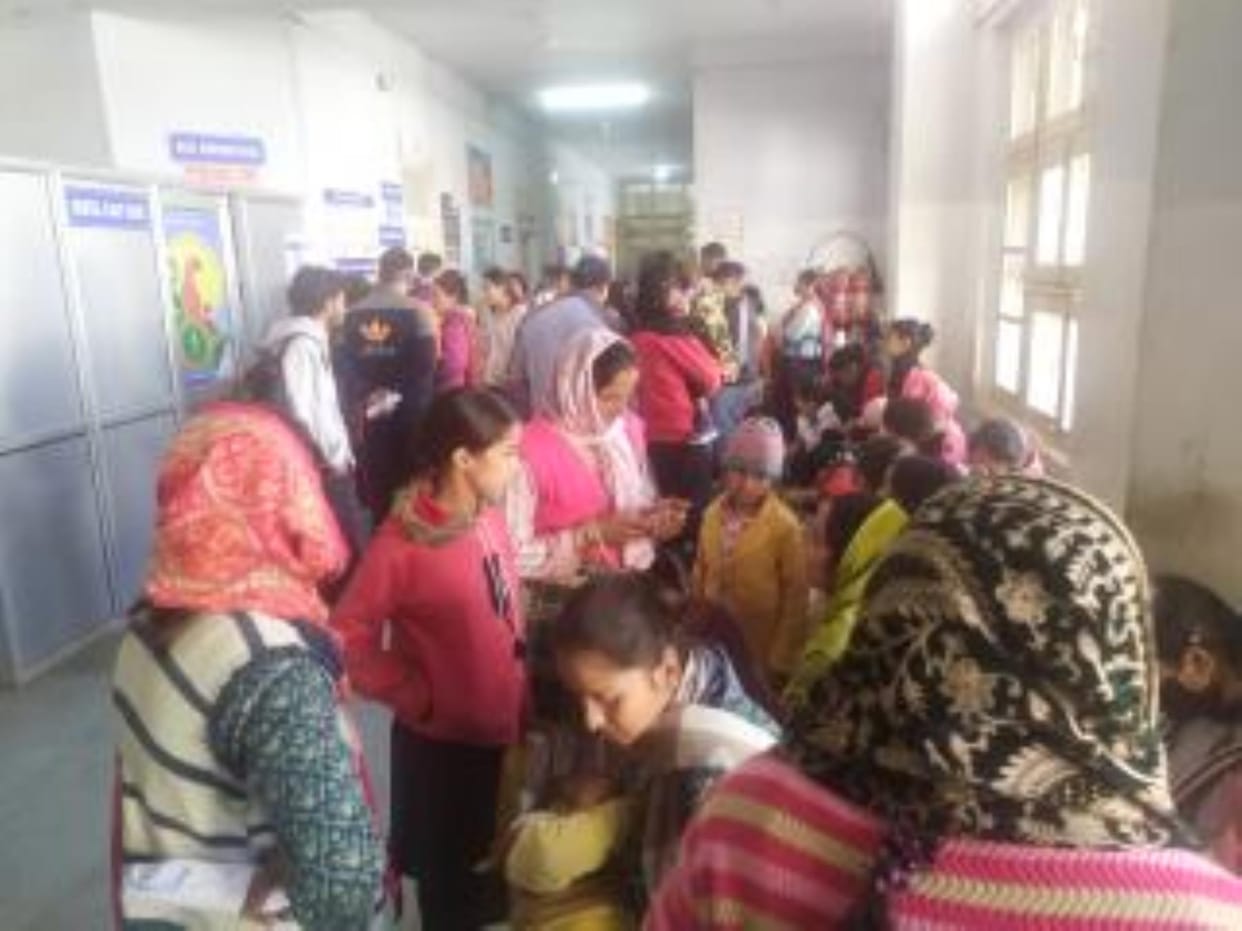 No seating facility in GMC premises, attendants get worried