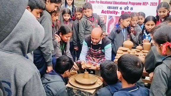 Students learned to make mats from jute
