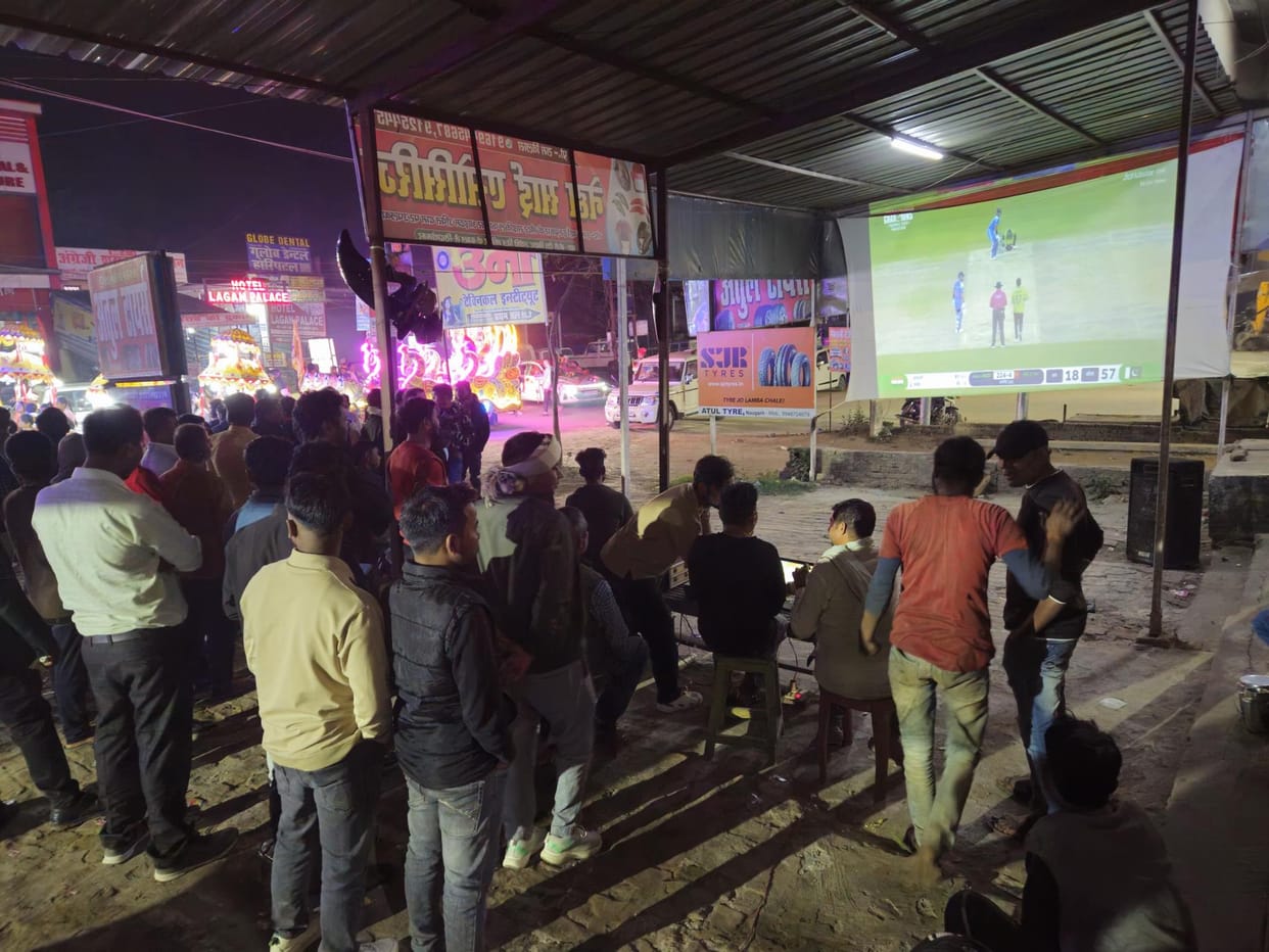 India-Pakistan match: People keeping their eyes on TV and mobile
