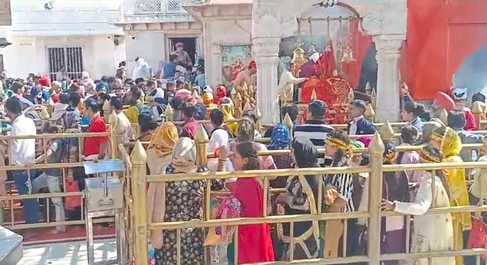 20 thousand devotees paid obeisance at Shri Nayana Devi Ji.