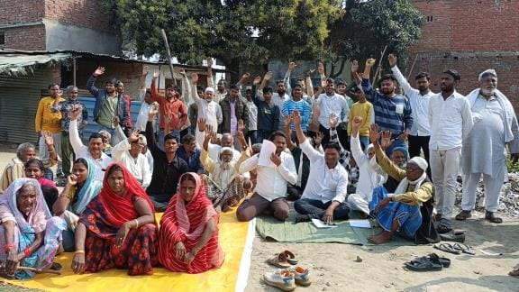 Demand to remove liquor shop from village, protest