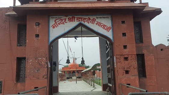 Kota News: Theft in the princely period Dadhadevi temple, thieves took away gold and silver jewelery and sword