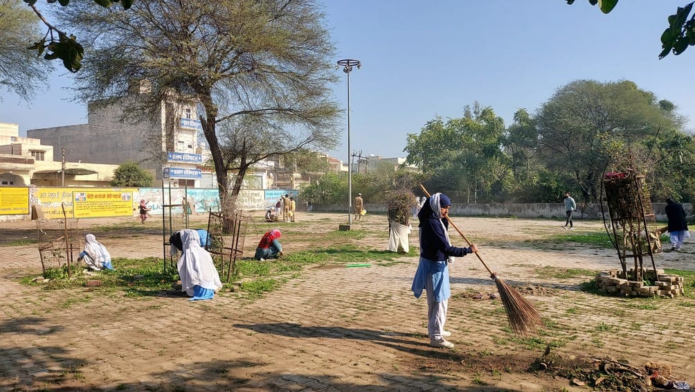 Sant Nirankari Mandal Narwana Branch launched cleanliness campaign in Civil Hospital