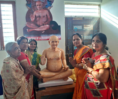Anubhooti Bhushan Mata's initiation day was celebrated with great pomp