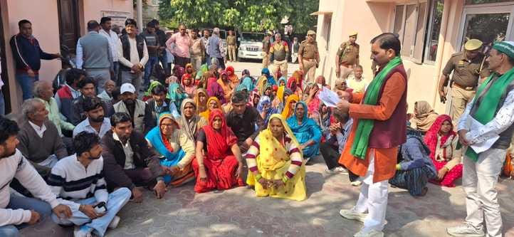 Pradhan party protested at SSP office