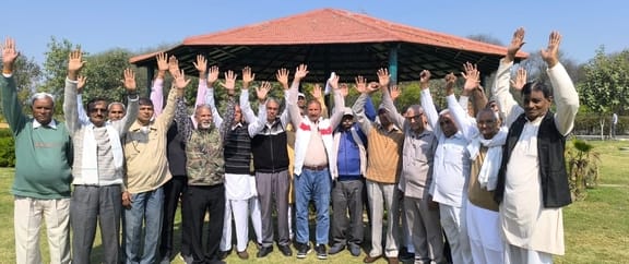 Former paramilitary personnel demonstrated for restoration of old pension and other demands