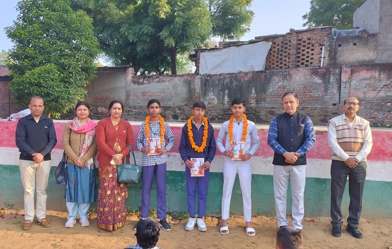 Honored students who passed the examinations
