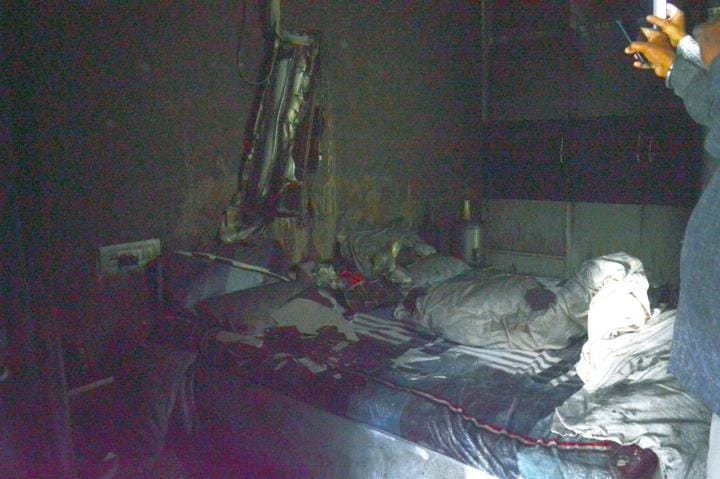 snake bit a mother and her two-year-old daughter sleeping on the bed