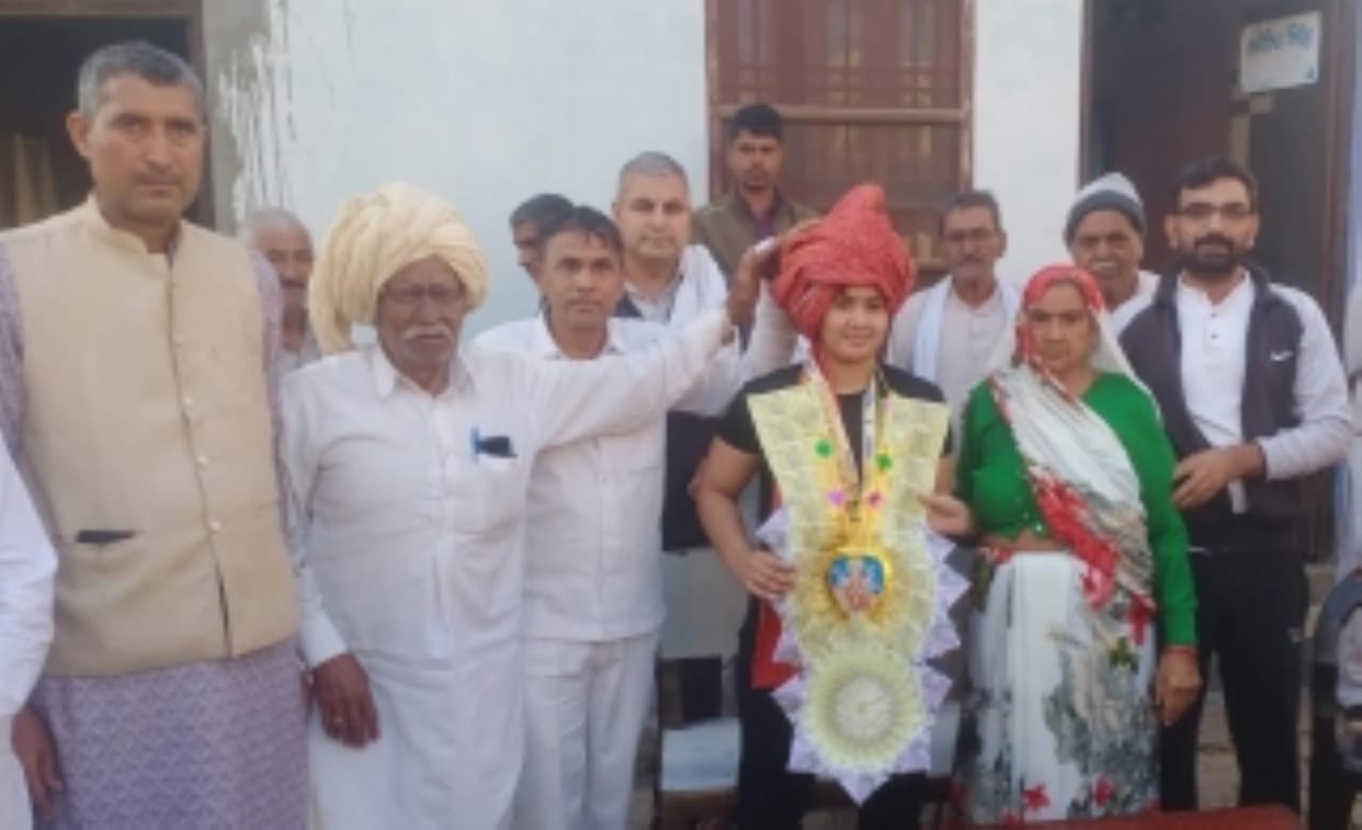 All India Grappling medal winner Sakshi welcomed on reaching village
