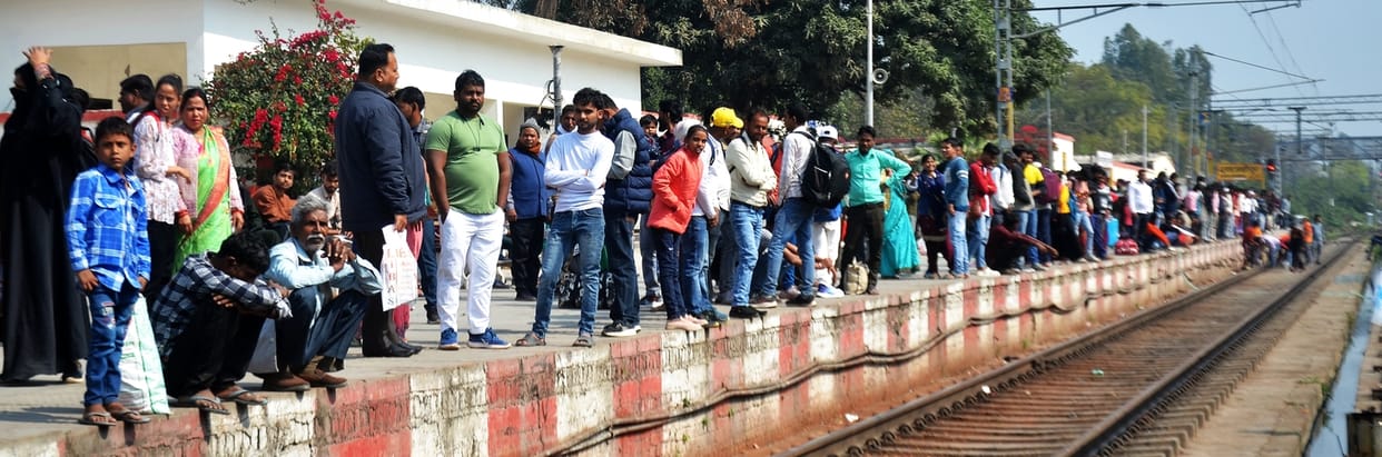 It is not easy to go to Prayagraj, the challenge is to enter the train bogie
