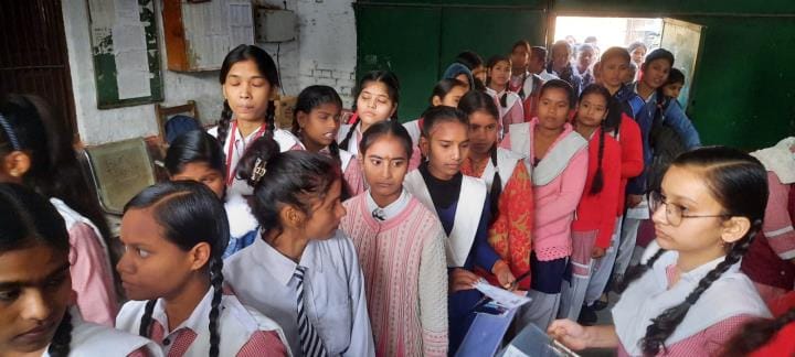 The faces of the candidates lit up after seeing the simple Hindi question paper.