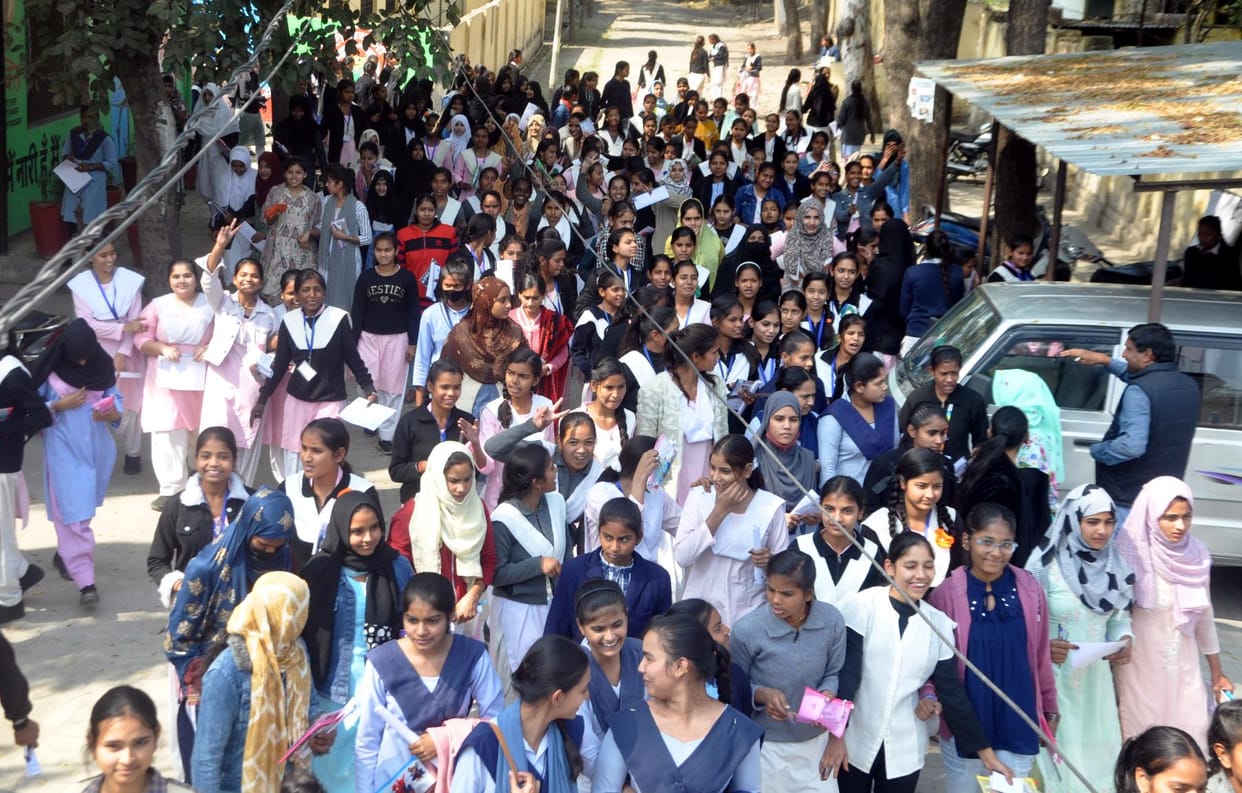 The faces of the students lit up after seeing the Hindi question paper