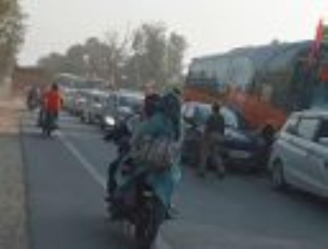 Ayodhya-Prayagraj highway remained jammed for one hour