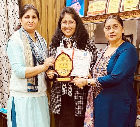 Dr. Deepika Yadav awarded with Best Youth Counselor title