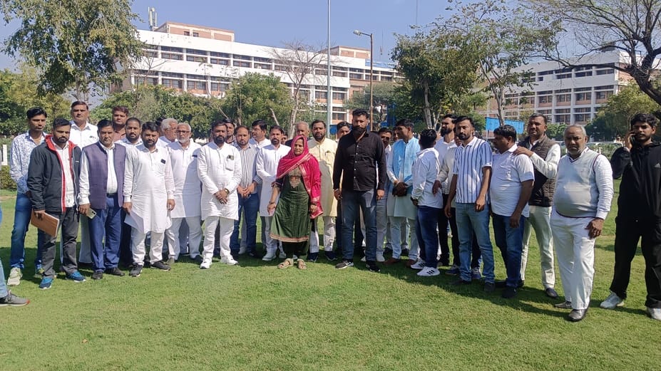 Threat to kill chairperson, Panchayat committee member meets SP