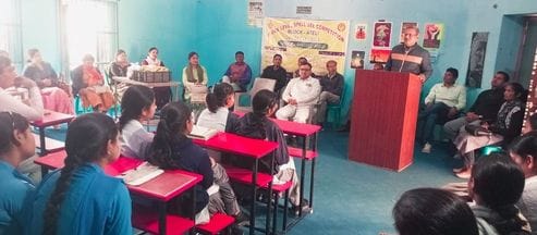 It is important to have simplicity and decency in language: Mukesh