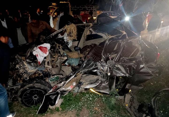 Wedding party's car collides with trolley, one dead, five injured