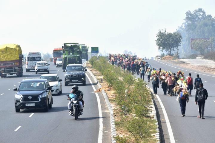 Heavy vehicles banned, one lane for kanwariyas