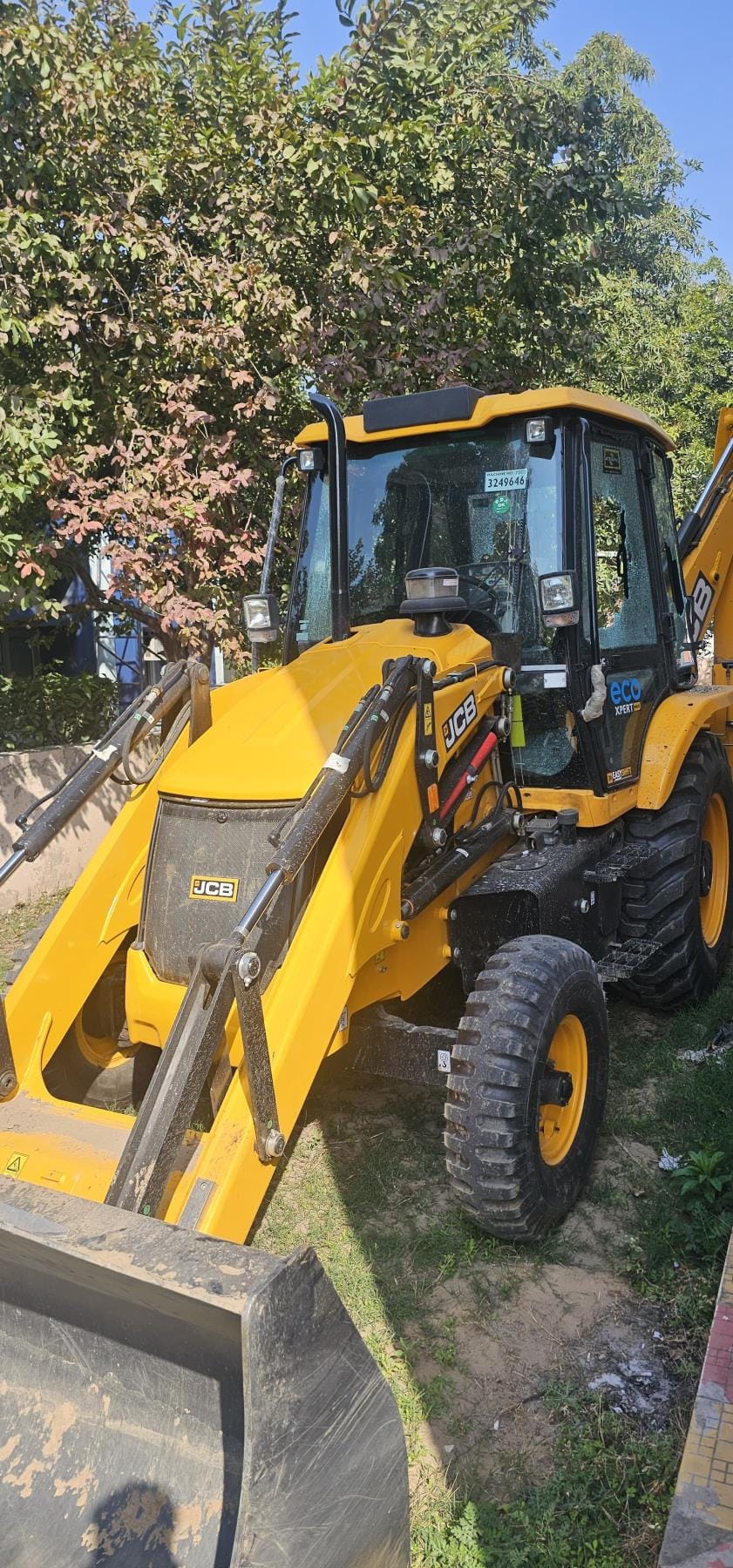 Police caught JCB and tipper while doing illegal mining