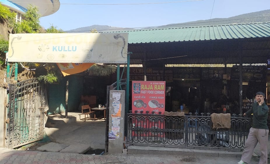 Toilet in food court is in bad condition, shopkeepers and customers upset