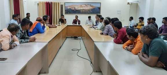 महाशिवरात्रि को लेकर पंडा संघ और नाविक संघ को हुई बैठक