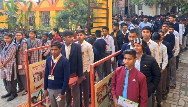 Hindi examination was held at 146 centers on the first day, 4755 candidates were absent.