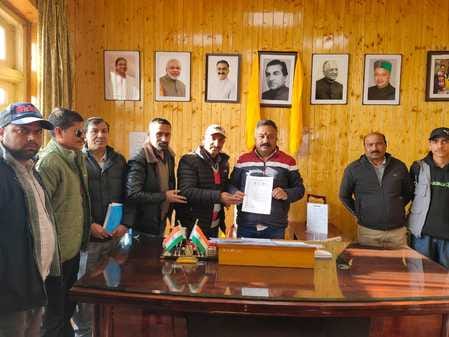Himachal Pradesh Laboratory Employees Union submitted demand letter to the Education Minister