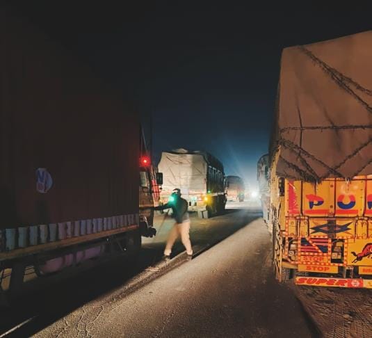 Route diverted on the highway for Kanwadis, jam on Shahbad road