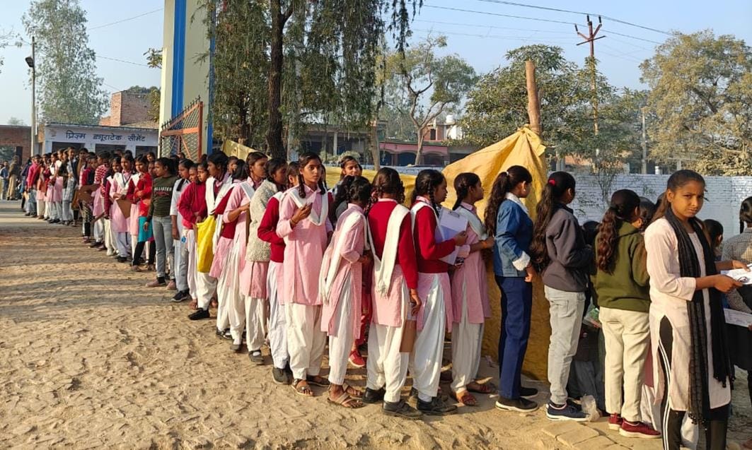 2322 students left the exam on the first day