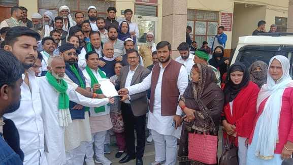Demonstration of Kisan Mazdoor Bharatiya Sangathan at Collectorate