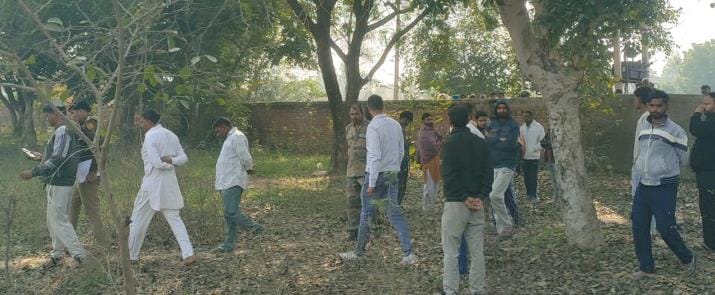 The elder brother hanged himself before the younger brother's wedding procession left