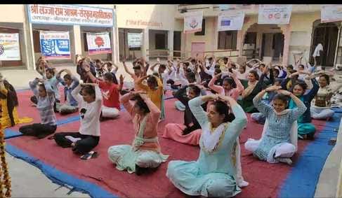 Doing yoga keeps the body healthy: Satyadev