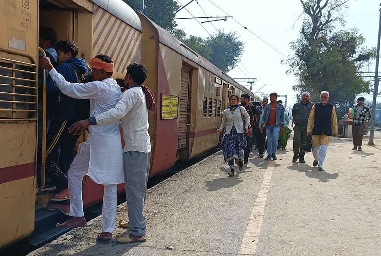 9 trains of Delhi-Bathinda railway line will now remain canceled till March 7