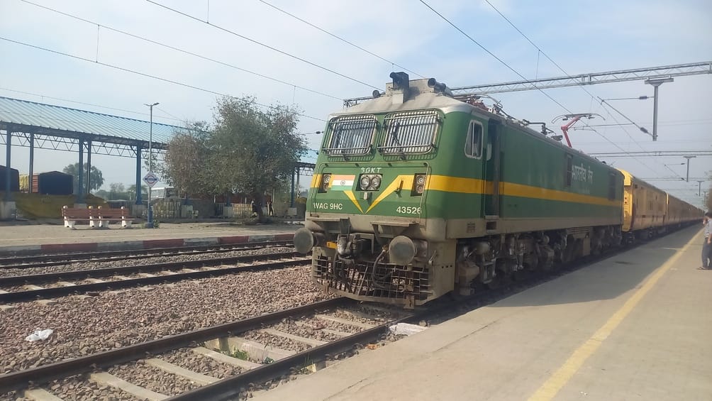 Bihar News : Humsafar Express missing from four stations during Katihar bihar to Delhi train status