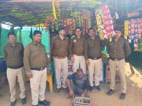 आबकारी विभाग द्वारा गिरफ्तार आरोपी