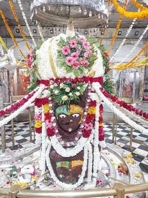 On Shivaratri, Pashupatinath was adorned with Ardhanareshwar Shringar