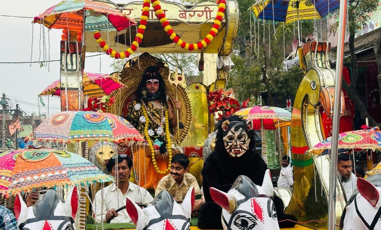 The tableau of Maha Kumbh became the center of attraction in Bholenath's procession