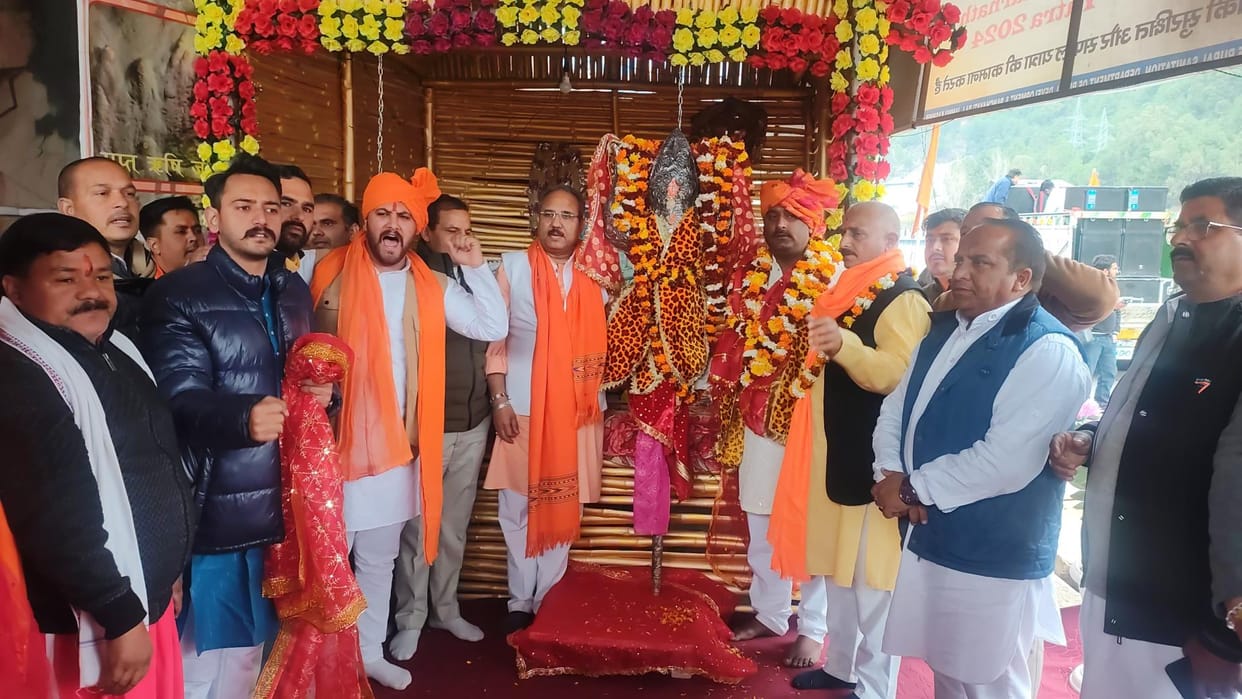 Kanwar Yatra taken out on the first day of Mahashivratri