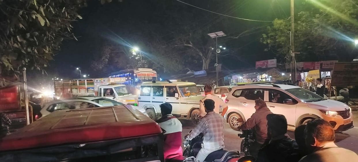 Three lakh devotees in Dharmanagari, 1500 vehicles coming every hour
