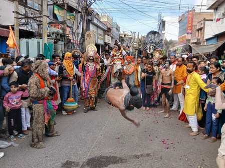 Shiva's wedding procession took place with musical instruments