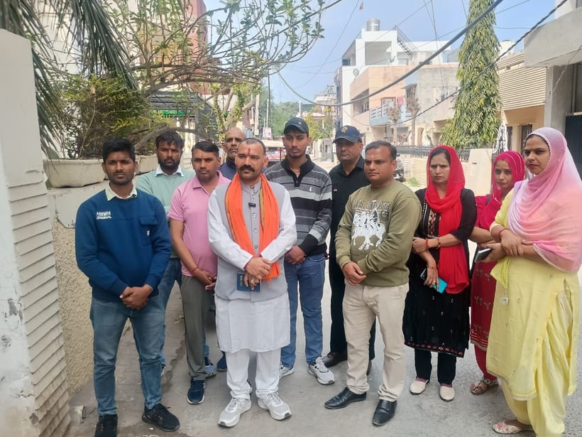 Controversy over erasing Kalava-Tilak increased in school, complaint filed in police