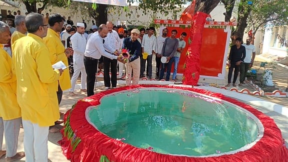 Inmates bathed with holy water of Mahakumbh on Maha Shivratri festival in Chhindwara jail