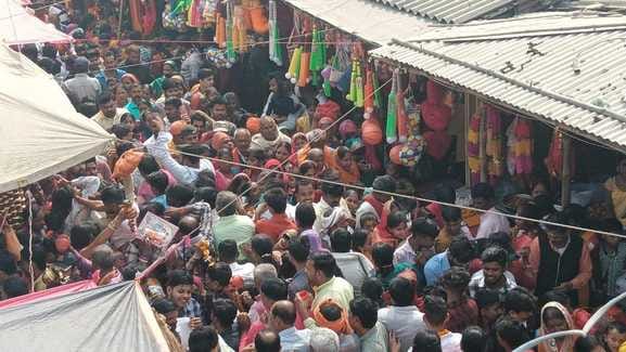 Muzaffarpur Bihar news devotees gathered to perform Jalabhishek at baba bhaironath mahadev on shivratri