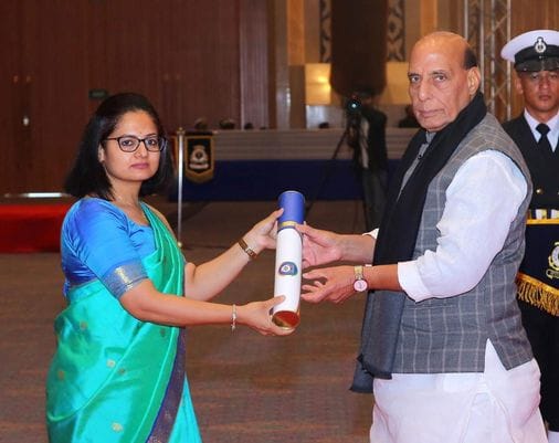 Defence Minister handed over medal to Commandant's wife