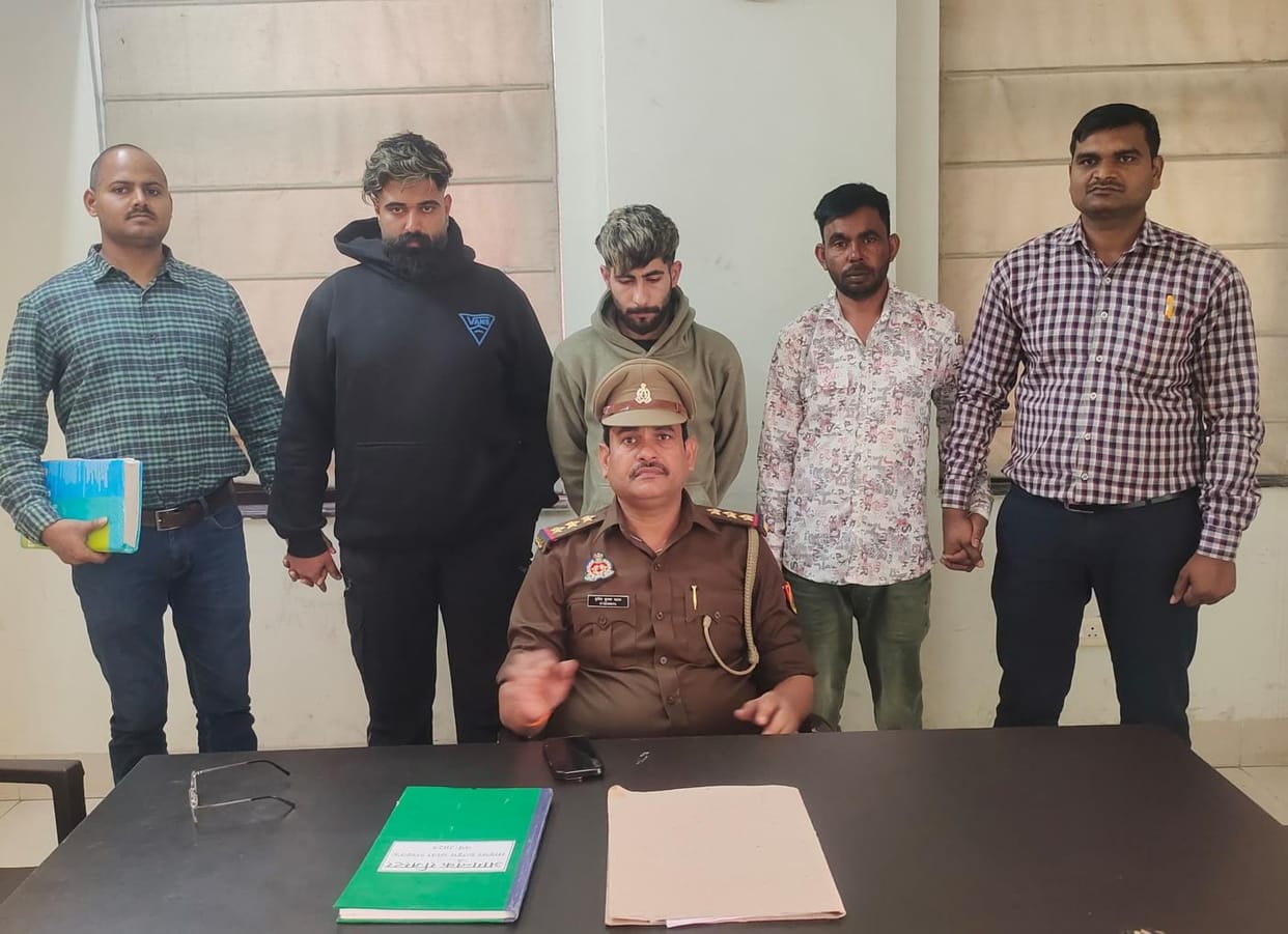 78 lakhs were extorted by impersonating businessman's WhatsApp profile, three arrested from Delhi