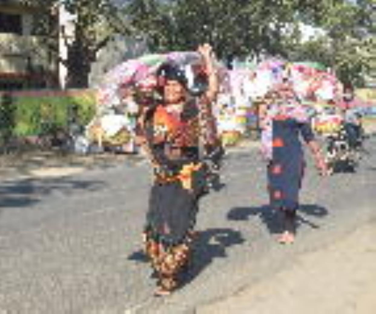 Shiva temples decorated on Shivratri, blessings taken by performing Jalabhishek