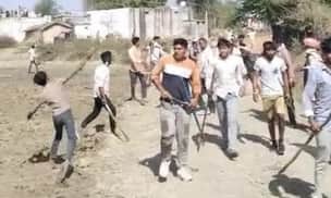 लाठी डंडों के साथ पहुंचे युवती के परिजन